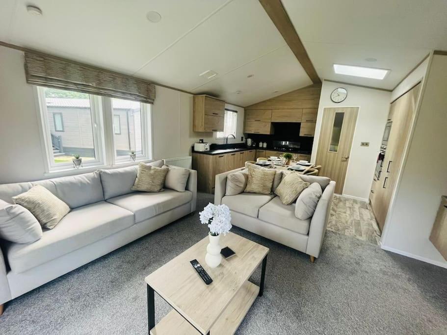 Villa Hideaway Retreat With Hot Tub York Esterno foto