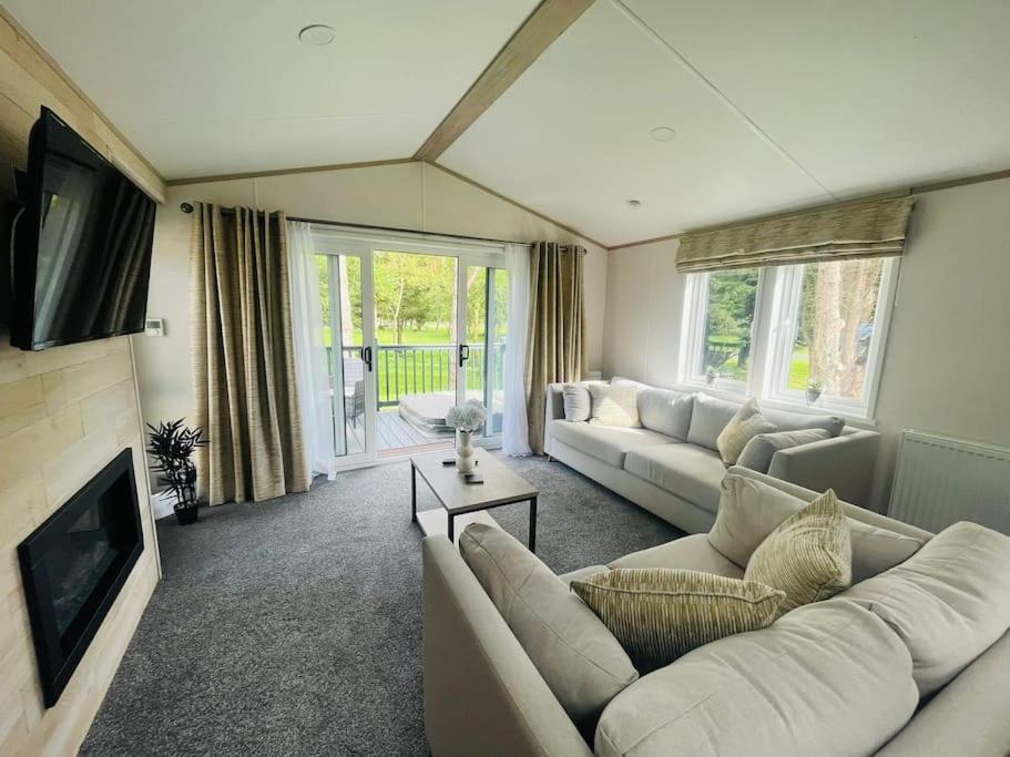 Villa Hideaway Retreat With Hot Tub York Esterno foto