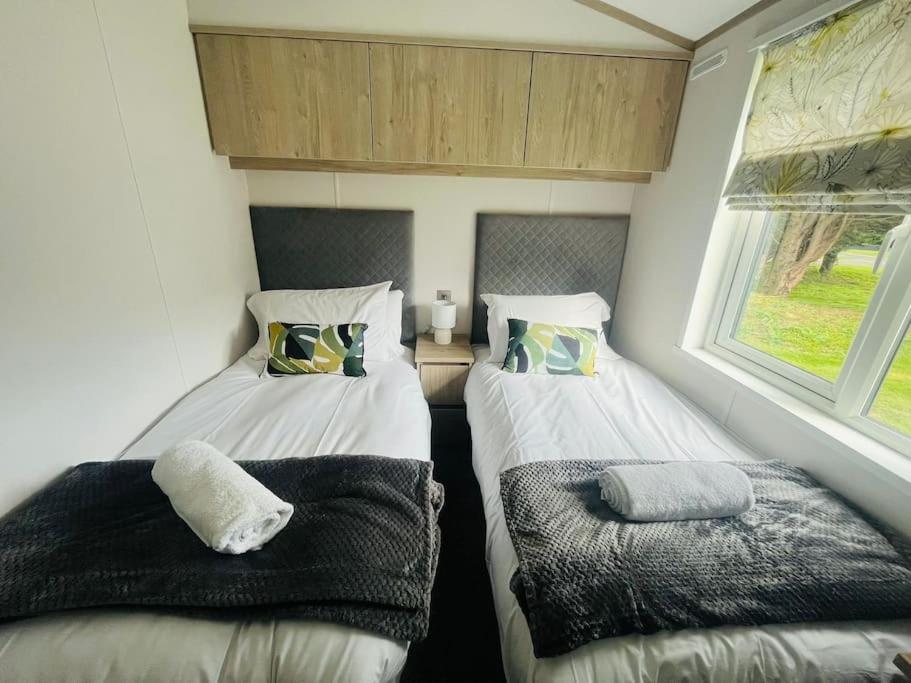 Villa Hideaway Retreat With Hot Tub York Esterno foto