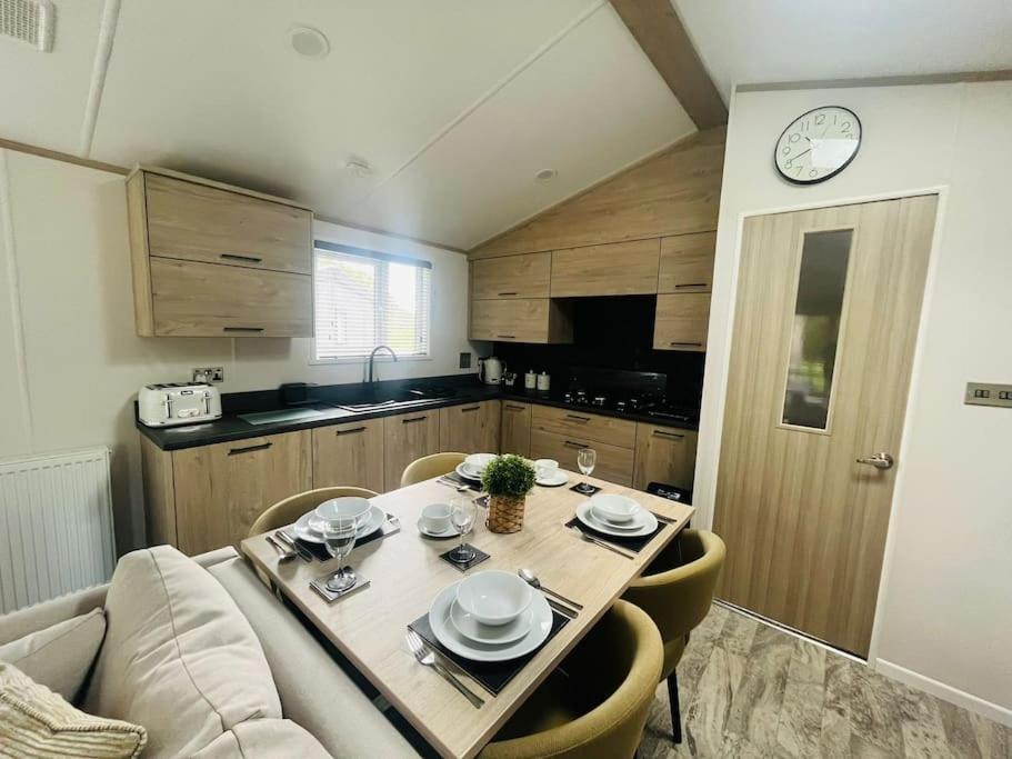 Villa Hideaway Retreat With Hot Tub York Esterno foto