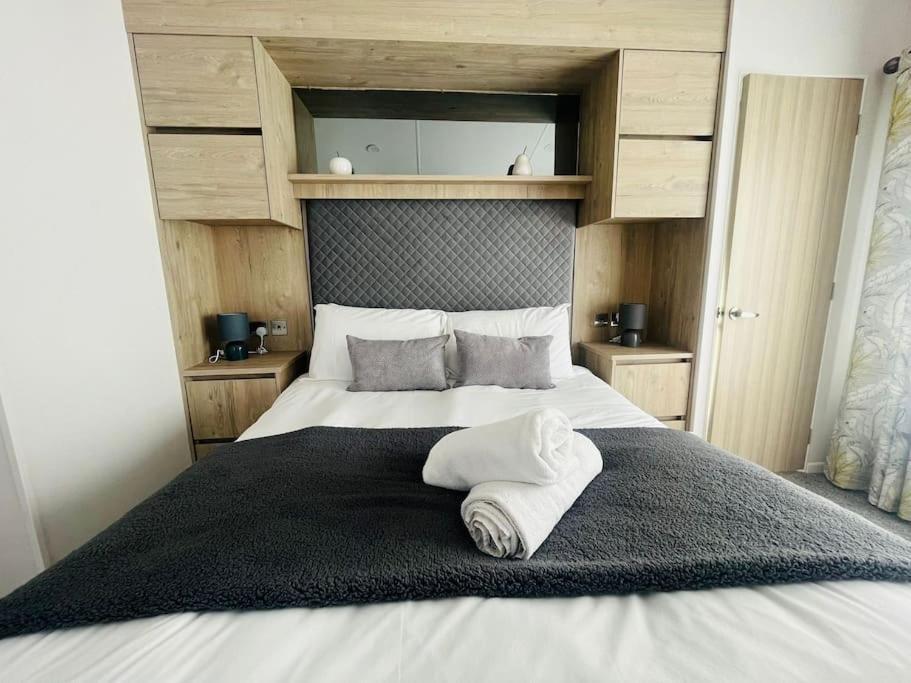 Villa Hideaway Retreat With Hot Tub York Esterno foto